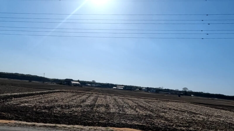 車窓から田園の静寂